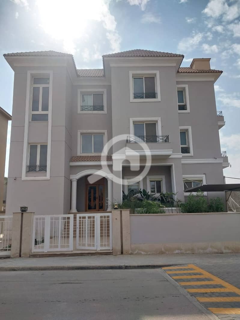 شقة متشطبة مميزة للايجار بالمطبخ و التكيفات بسعر مميز في كمبوند قطامية ديونز التجمع الخامس