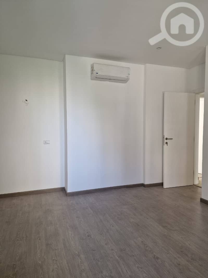 شقه للايجار فيلدج جيت بالمطبخ والتكيفات اول سكن Village Gate التجمع