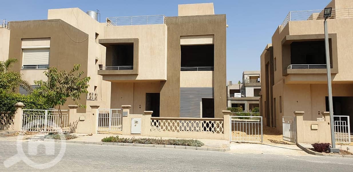 أستلم فوري فيلا علي الجولف مباشرة بداخل مشاريع بالم هيلز أستلم فوري فيلا علي الجولف مباشرة بداخل مشاريع بالم هيلز