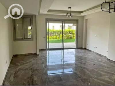 3 Bedroom Townhouse for Sale in New Cairo, Cairo - Villa 210m for sale in the first settlement in Creek Town next to Swan Lake