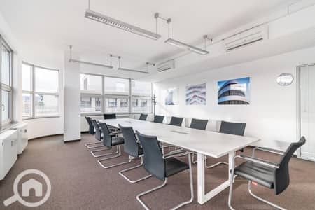 مکتب  للايجار في الشيخ زايد، الجيزة - Regus Konigstrasse 10c 523 Stuttgart, Germany Large Meeting Room-min. jpg