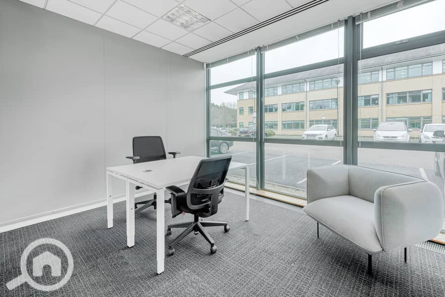 10 Regus Quatro House 216 Frimley UK Small Office - copia. jpg