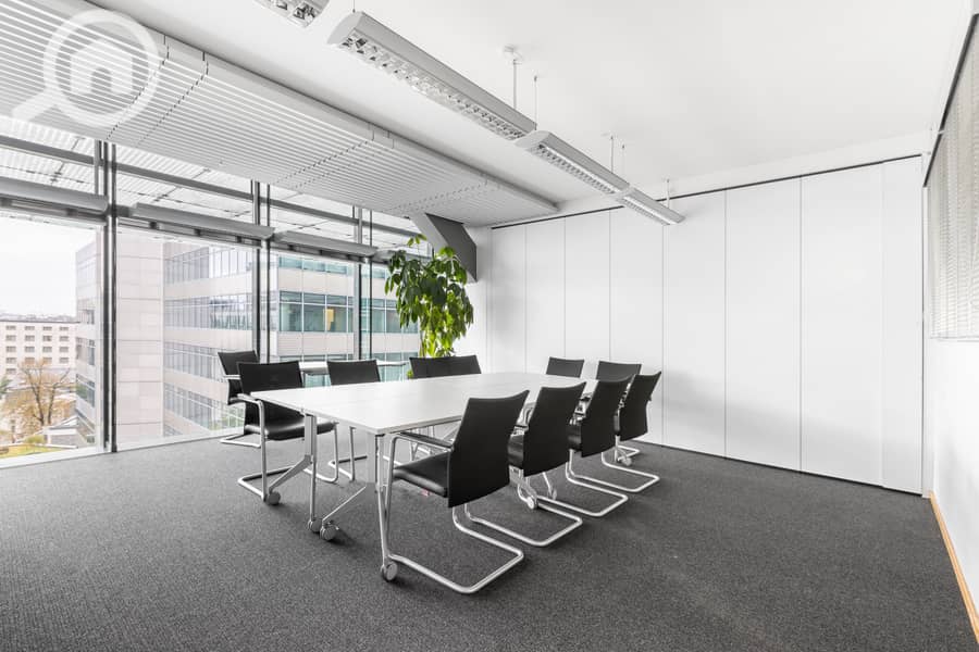 4 Regus KuDamm 504 BERLIN Germany Large Meeting Room. jpg