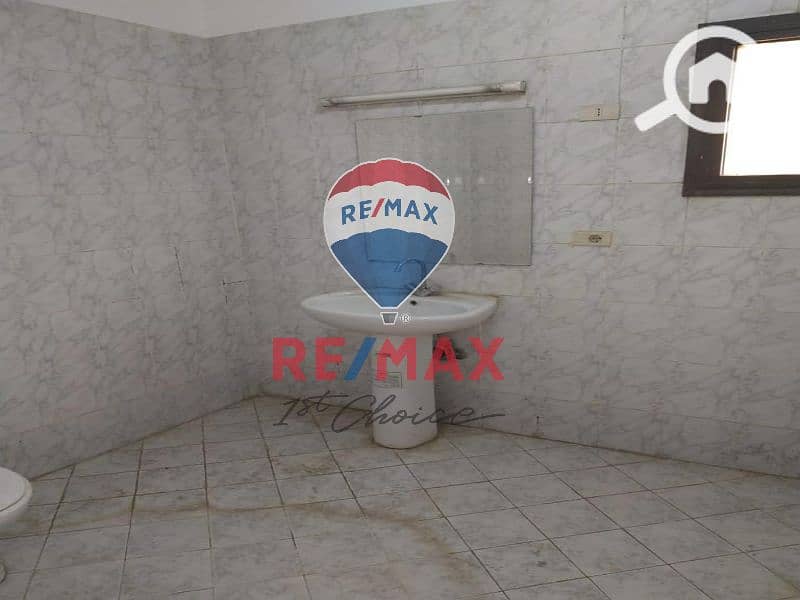 9 22e8ef9f-75ea-4c08-b1e5-7f5f004b935b. jpg