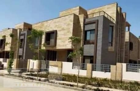 4 Bedroom Villa for Sale in New Cairo, Cairo - Standalone villa for sale in Taj City Compound, First Settlement, New Cairo ((Suez Road))