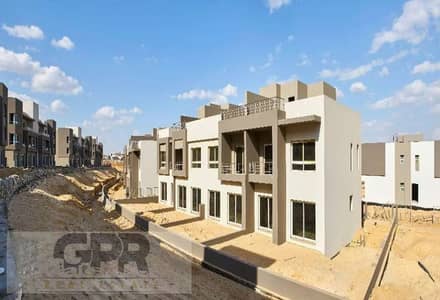 4 Bedroom Twin House for Sale in Sheikh Zayed, Giza - Twin house for sale in Naia West, Sheikh Zayed, in front of Beverly Hills