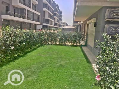 4 Bedroom Villa for Sale in New Cairo, Cairo - فيلا 245 م للبيع معاها روف و جاردن فخم  في موقع مميز امام مطار القاهرة