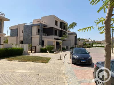 4 Bedroom Villa for Sale in New Cairo, Cairo - The cheapest villa at the first offer price in front of Mivida in IVOIRE EAST _ PRE