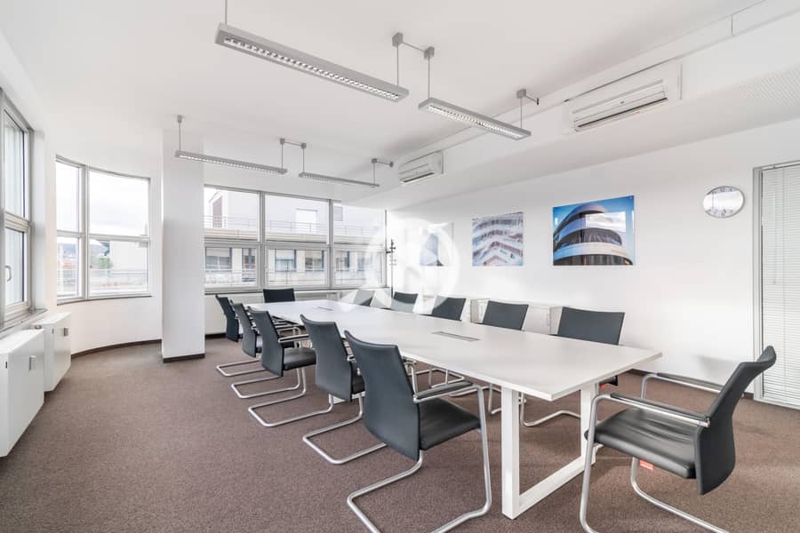 5 Regus Konigstrasse 10c 523 Stuttgart, Germany Large Meeting Room-min. jpg