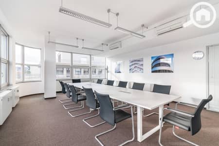 Office for Rent in New Cairo, Cairo - Regus Konigstrasse 10c 523 Stuttgart, Germany Large Meeting Room-min. jpg