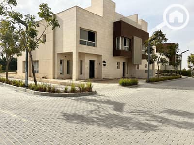 5 Bedroom Villa for Sale in 6th of October, Giza - 30c8b850-075e-4380-a1c2-2dcea5f9af9e. jpg