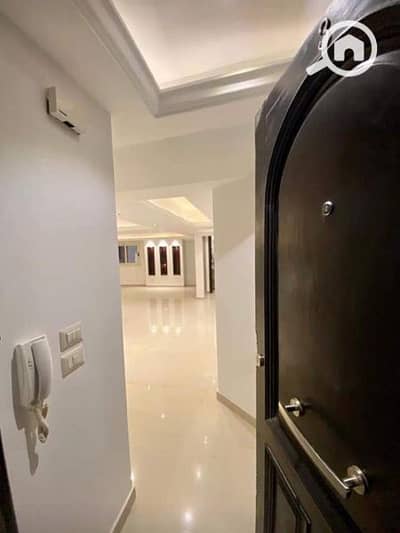 3 Bedroom Apartment for Sale in New Cairo, Cairo - Finished apartment for sale in front of Rehab City, with installments up to 10 years - New Cairo