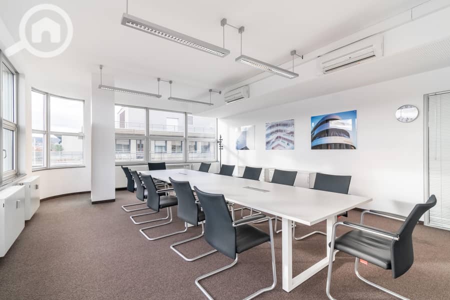 6 Regus Konigstrasse 10c 523 Stuttgart, Germany Large Meeting Room-min. jpg