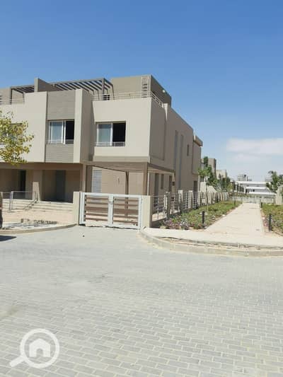 توين هاوس 4 غرف نوم للبيع في الشيخ زايد، الجيزة - IMG-20241001-WA0060. jpg