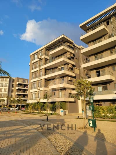 3 Bedroom Flat for Sale in New Cairo, Cairo - With the lowest down payment flat for sale in front of the airport with a view of the golf sea in full.