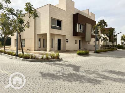 5 Bedroom Villa for Sale in 6th of October, Giza - 30c8b850-075e-4380-a1c2-2dcea5f9af9e. jpg