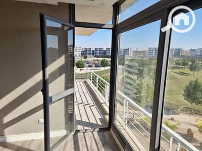 3 Bedroom Flat for Sale in New Cairo, Cairo - Apartment for sale, 3 rooms, installment over 12 years, in front of the Marriott Hotel and the Police Academy, New Cairo, from the projects of Misr for Housing and Development.