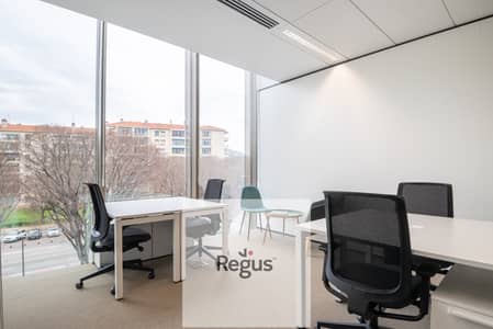 مکتب  للايجار في 6 أكتوبر، الجيزة - Spaces 132 Boulevard Michelet 5780 Marseille France Large Office 1. jpg