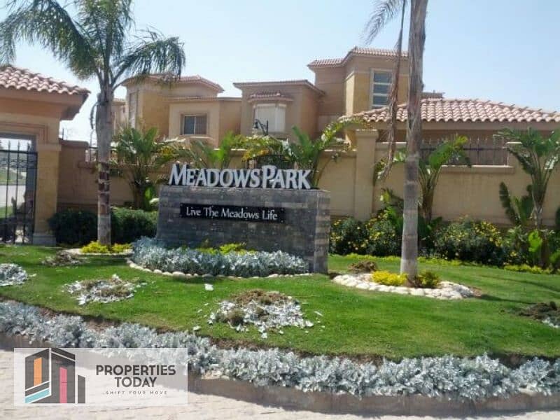 فيلا مميزة 790متر و حديقه بيع تصميم خاص جاهز علي الاستلام في رويال ميدوز الشيخ زايد فيلا مميزة 790متر و حديقه بيع تصميم خاص جاهز علي الاستلام في رويال ميدوز الشيخ زايد