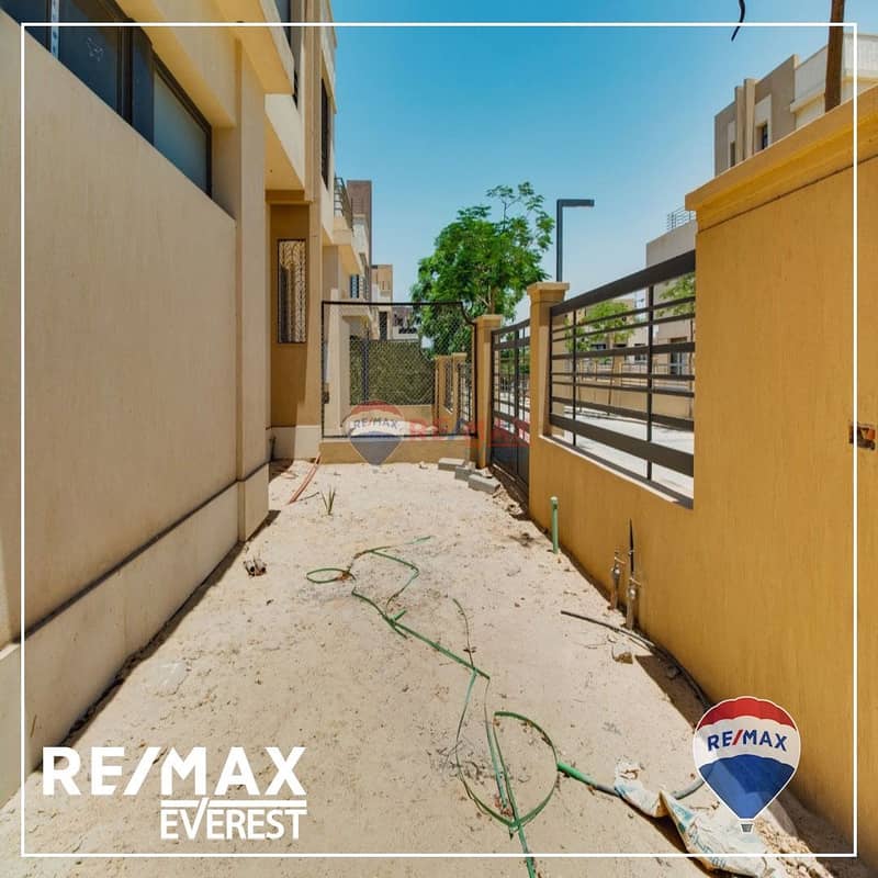 10 ba600056-8c85-45ee-8dde-00a42480a664. jpeg