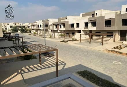 4 Bedroom Townhouse for Sale in 6th of October, Giza - 59c88042-9ce8-47a0-b66e-44f9992031b8. jpg