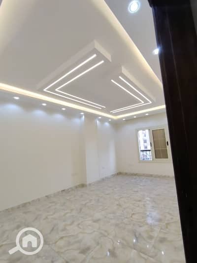 Office for Rent in Nasr City, Cairo - Office for rent 300m on a street branching from the main Makram Ebeid in a modern administrative tower.