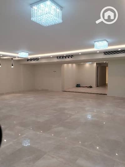 Office for Rent in Nasr City, Cairo - مكتب اداري 350م بشارع مكرم عبيد ببرج اداري وحديث