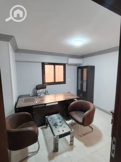Office for Rent in Nasr City, Cairo - مكتب مفروش ومكيف بالكامل 150م بشارع من مكرم عبيد الرئيسى ببرج حديث