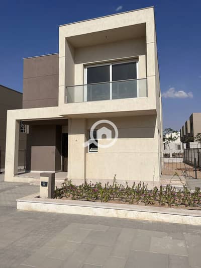 4 Bedroom Villa for Sale in 6th of October, Giza - 4703f974-0130-4cef-a80d-1bb346e0d3db. jpg