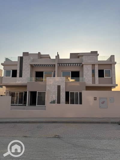 3 Bedroom Twin House for Sale in 6th of October, Giza - 765f723c-3606-4192-a598-8ec8e0ebe590. jpg