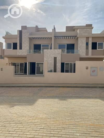 3 Bedroom Townhouse for Sale in 6th of October, Giza - 473230657_2947768218711797_5474792114469748597_n. jpg