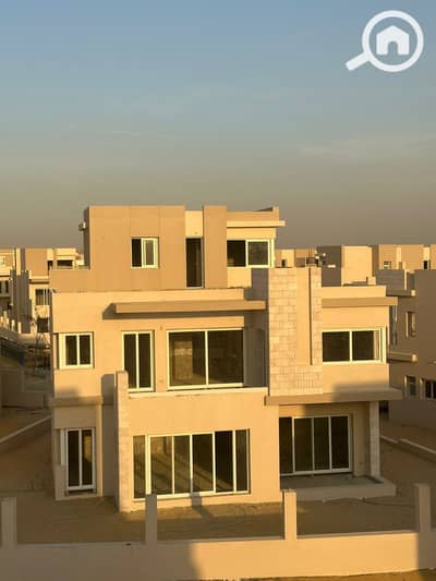 5 Bedroom Townhouse for Sale in 6th of October, Giza - PHOTO-2025-01-16-11-56-58 4. jpg