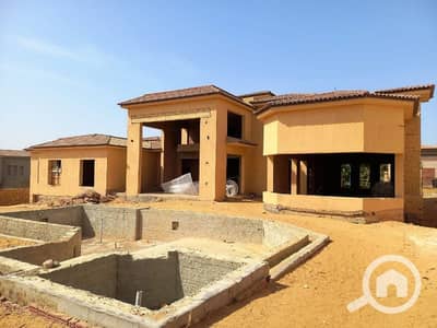 فیلا 6 غرف نوم للبيع في القاهرة الجديدة، القاهرة - Huge villa 2200 m in lake view compound _ with best location