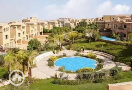 4 Bedroom Villa for Sale in New Cairo, Cairo - فيلا 790 م في كمبوند قطاميه هيلز سور في سور كمبوند ليك فيو
