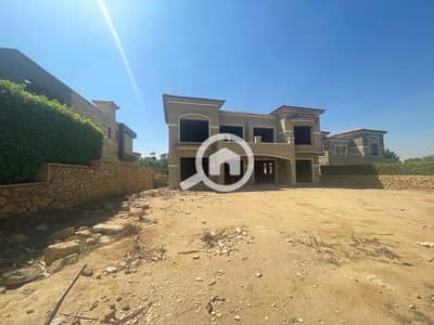 8 Bedroom Twin House for Sale in New Cairo, Cairo - فيلا مقسمه الي ٢ توين هاوس كمبوند ليك فيو _ فيو بحيره واسعه
