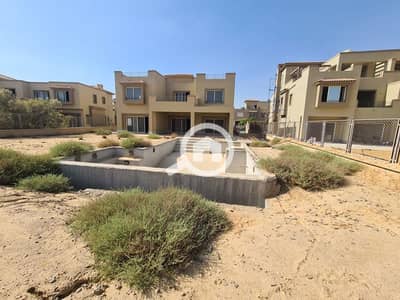 فیلا 4 غرف نوم للبيع في القاهرة الجديدة، القاهرة - Huge villa in palm hills katameya pk1 _with pool