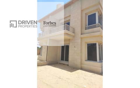 5 Bedroom Townhouse for Sale in 6th of October, Giza - 7dd0cf61-8435-441c-a752-55913498b904. jpg