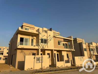 3 Bedroom Twin House for Sale in 6th of October, Giza - IMG-20250119-WA0017. jpg