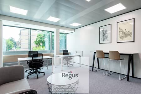 مکتب  للايجار في العاصمة الإدارية الجديدة، القاهرة - Regus EUR Woliba 5852 Rome Italy Large Office 2. jpg