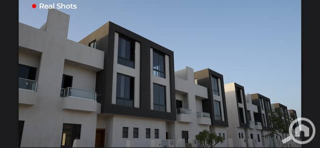 4 Bedroom Townhouse for Sale in Sheikh Zayed, Giza - 70267292-752b-457e-884f-9cae8fd66d82. jpeg