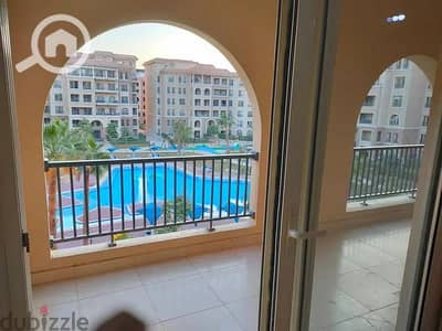 2 Bedroom Flat for Sale in New Cairo, Cairo - Apartment for sale, finished, in the Fifth Settlement, in front of the American University, installments up to 7 years in Golden Square. Selling for travel purposes. Price is a steal that won’t be repeated. Great view of the swimming pool.