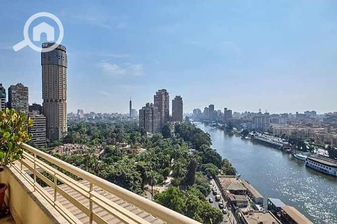 شقة للبيع متشطبة بالفرش والأجهزة علي كورنيش المعادي مباشرة علي النيل