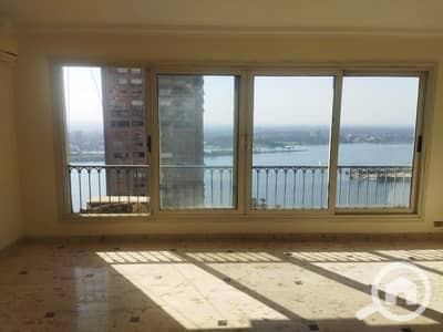3 Bedroom Flat for Rent in Maadi, Cairo - For rent, an apartment of 220 sqm in the most beautiful location on Corniche Al-Maadi with a view of the Nile.