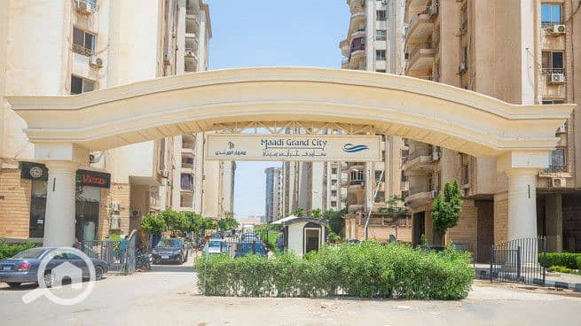 For sale, a 160m apartment in Grand City compound, Al-Murshidi.