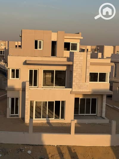 4 Bedroom Townhouse for Sale in 6th of October, Giza - IMG-20250115-WA0044. jpg