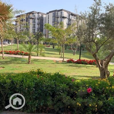 2 Bedroom Flat for Sale in Madinaty, Cairo - شقة 84 متر بحديقة 30 متر للبيع بمدينتي b8 حجز قديم فيو وايد جاردن