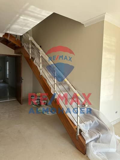 3 Bedroom Duplex for Sale in 6th of October, Giza - 5050723d-b844-4320-b273-e95056f86aef. jpg