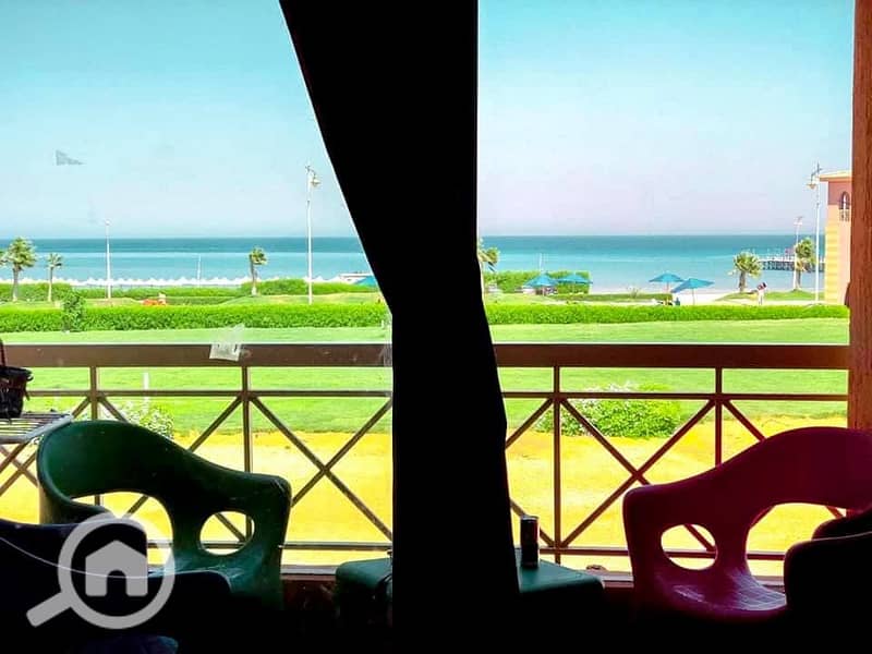 A 136m chalet in Janina, finished, by the sea and the pool in Sukhna for sale.