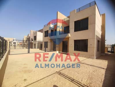 4 Bedroom Twin House for Sale in Sheikh Zayed, Giza - 480585453_10213261821615394_1248367066976781019_n. jpg