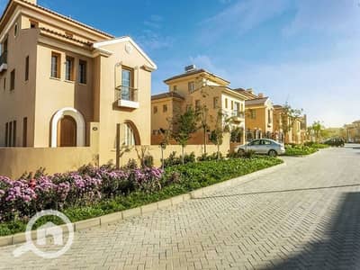 4 Bedroom Townhouse for Sale in 6th of October, Giza - 1e0fee7a-9db6-4b7d-92fc-52f92d585e68. jpg